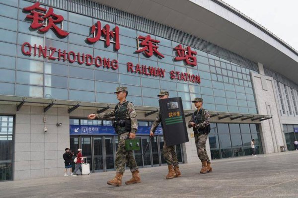 振兴配资 武警官兵坚守岗位 为驻地平安保驾护航